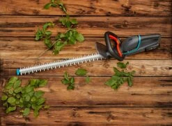 GARDENA Accu Heggenschaar ComfortCut 60/18V P4A Set -Pokon Verkoop gardena accu heggenschaar comfortcut 60 18v p4a set 1500x1103 640af31a3b8eb l